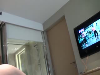国产自拍广交会偶遇个颜值不错的台湾靓妹身上有一股特殊香味酒店开房床边黄狗射尿式干她对白清晰
