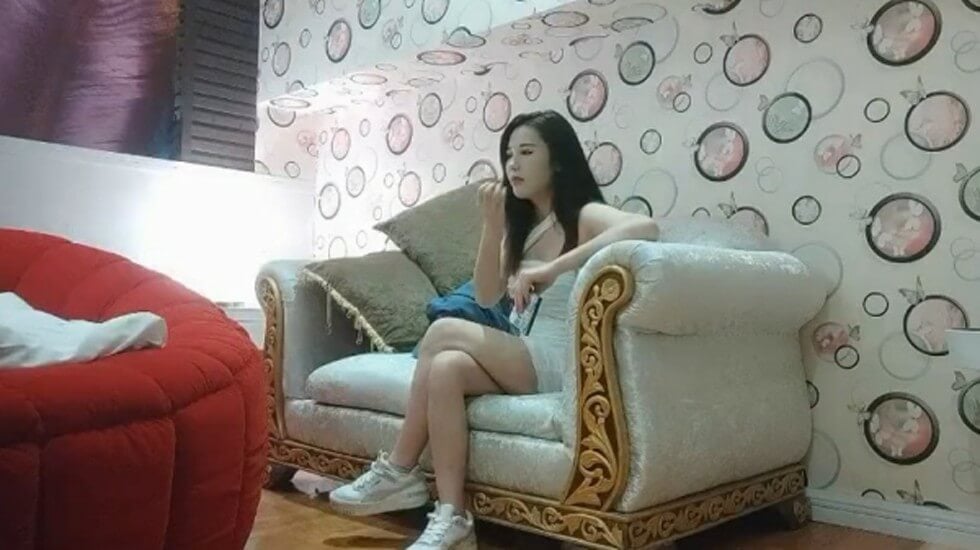 国产自拍大圆床约包臀裙美腿妹纸,扣穴舔逼抬腿侧入,骑乘猛操我又要高潮了