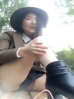 国产自拍短裙少妇公园无下限露出勾引