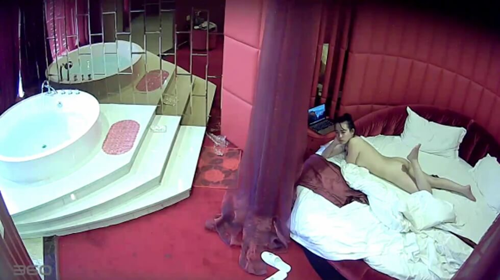 国产自拍360监控偷拍中年男上司和身材丰满的女下属 情趣酒店啪啪啪