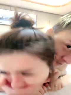 国产直播酒店面约操美少妇黑丝紧致小穴，手指插穴露脸口交后入操穴