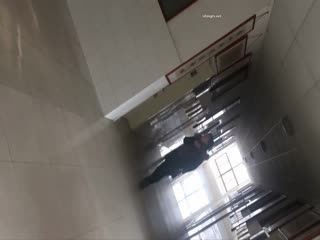 自拍,偷拍,泄密艺术美女厕拍达人潜入国内某画班培训中心厕所偷拍不少美女学生嘘嘘