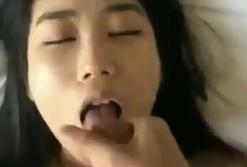 国产自拍亞裔美女留學爽吃洋屌 牛奶全射進嘴裡