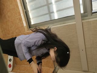 自拍,偷拍,泄密电影院厕所TP女神售票员嘘嘘