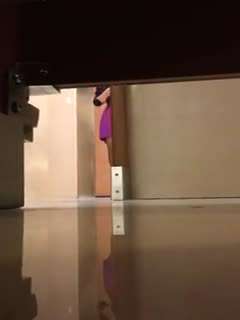 国产自拍商城厕拍大长腿的长发美女