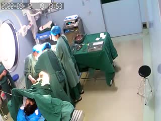 自拍,偷拍,泄密最新流出私房售价80元黑客破解摄像头偷拍❤国内某医院9月孕妇全裸刨腹产分娩