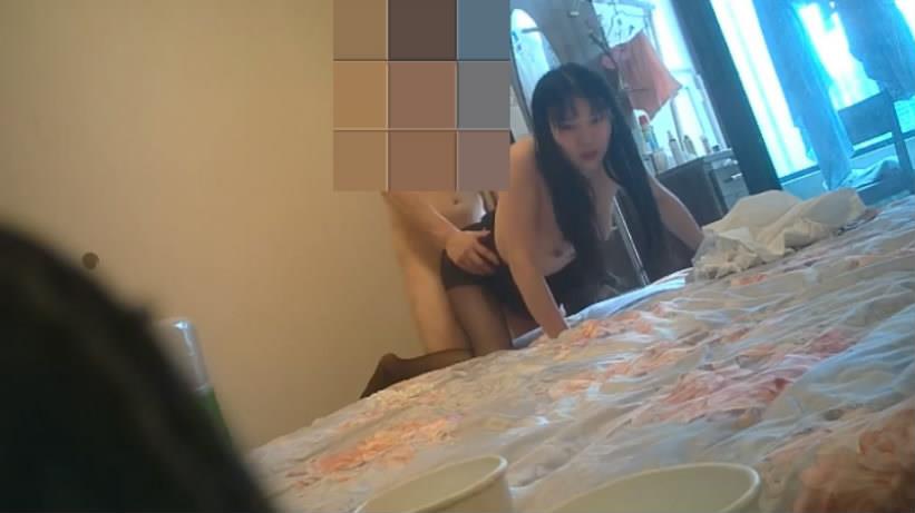 国产自拍中秋约炮商场专柜卖手表的眼镜闷骚妹子穿着新买的黑丝情趣内衣干她
