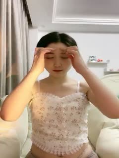 国产直播超清纯校花--夏天的夏❤️，颜值、身材让人看了直流口水，声音温柔听她聊天就是心情舒畅，揉奶露毛真好看！