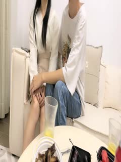 国产自拍202327【瘦猴子探花】第一次约良家幼师，外表甜美，聊聊天摸摸搞搞，扒掉内裤多毛骚穴，骑乘位深插美臀