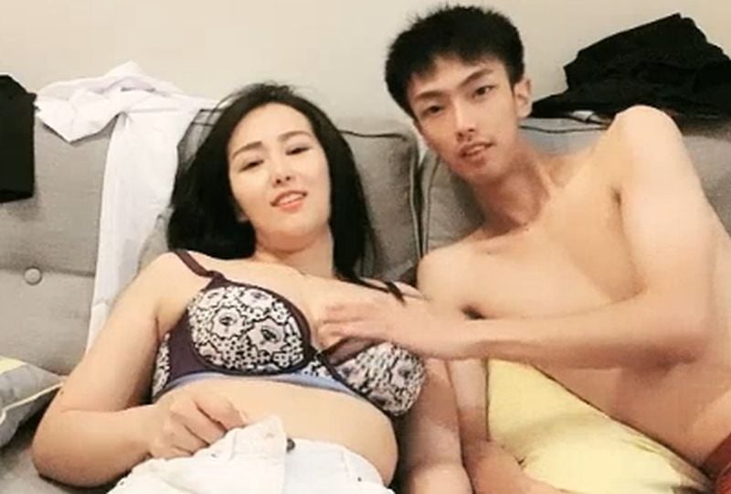 国产自拍豪乳美女和排骨男激情交戰!