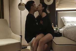 国产自拍大圈高端166CM网红女神，43KG苗条身材，性感包臀裙，仙丹加持激情爆操！的啊