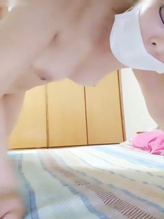 国产自拍戴着眼镜样子有点闷骚的女主播和男盆友用性爱椅啪啪直播1