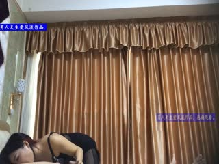 国产直播天生爱风流精品大作-性感黑丝美女正按摩时突然有急事要先走叫表妹来顶班,美女既性感又漂亮加了500元才让操!