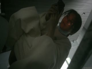 自拍,偷拍,泄密国内厕拍大神潜入商场女厕❤️偷放设备偷拍几个漂亮的丝袜美腿小姐姐尿尿可惜镜头放得不大好