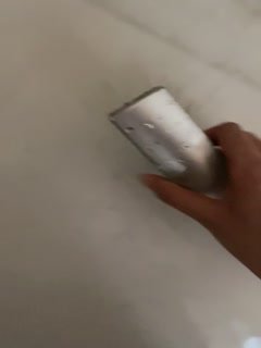 国产直播贴心男友蒙眼舔逼，用手握住大屌男带个套子狠狠操，猛插，一会缴枪了