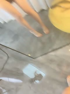 国产直播颜值女神，杏眼粉面模特炮架子丁字裤大白屁股热舞诱惑特写刚刮的毛掰穴超级粉嫩