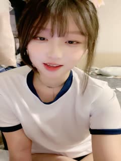 国产自拍你的童颜巨乳猫系女友！脸逼同框~我要射啦 0