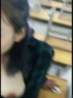 国产自拍网爆门事件推特社交流出没戴胸罩的学妹和男朋友在教室啪啪对白很有内涵
