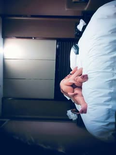 国产自拍赵总极品寻花，先亲小嘴再吃奶子，连续两炮各种抽插，镜头前抱起来干的好猛，最后撸进小嘴里