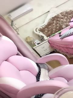 国产直播极品巨乳美女主播直播秀 两只奶子车灯般晃眼 不停搓揉  十分诱人