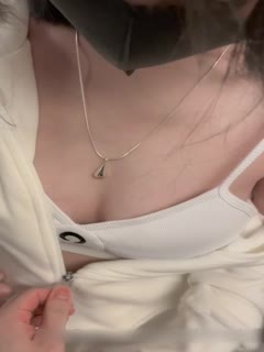 麻豆AV饥渴难耐，楼梯间做爱