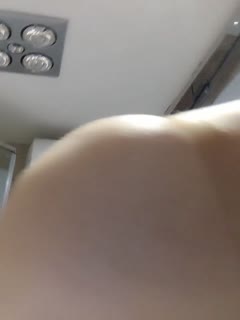 国产直播逼逼粉嫩骚气少妇酒店漏奶漏逼秀 掰开嫩嫩厕所尿尿毛毛刮了 很是诱惑喜欢不要错过